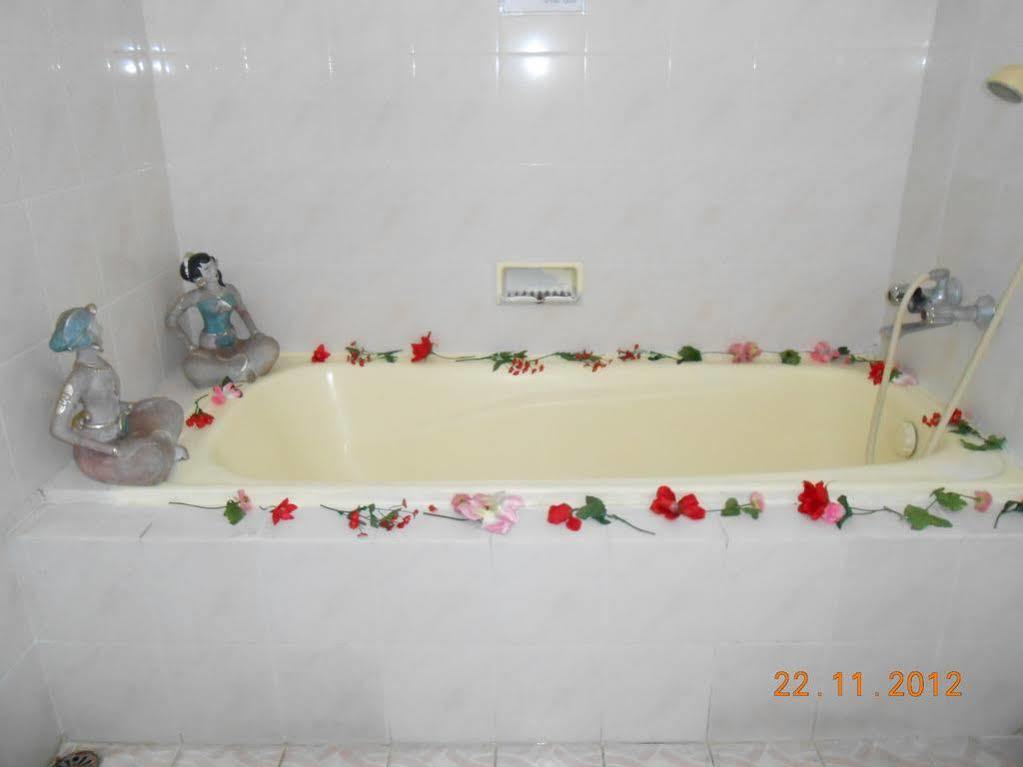 Fortuna Guest House Γιογκιακάρτα Εξωτερικό φωτογραφία