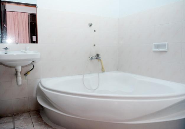 Fortuna Guest House Γιογκιακάρτα Εξωτερικό φωτογραφία